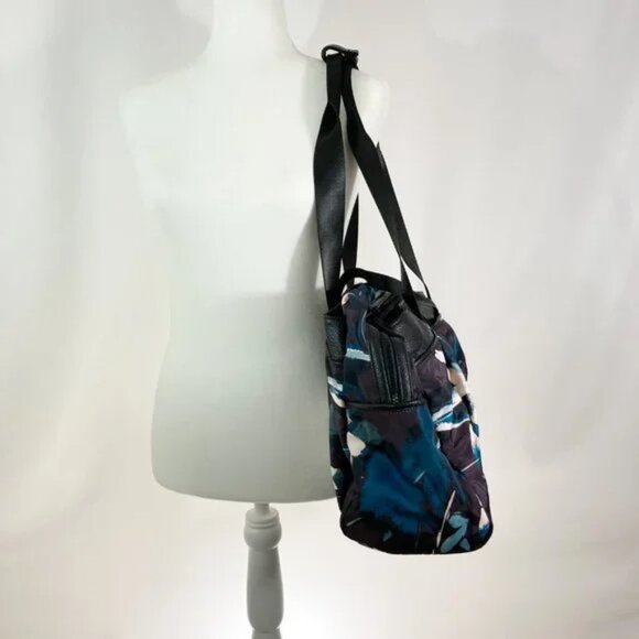 NWOT Fabletics The Shift Bag II Floral Spark Gym Travel Weekender Tote - Picture 5 of 15
